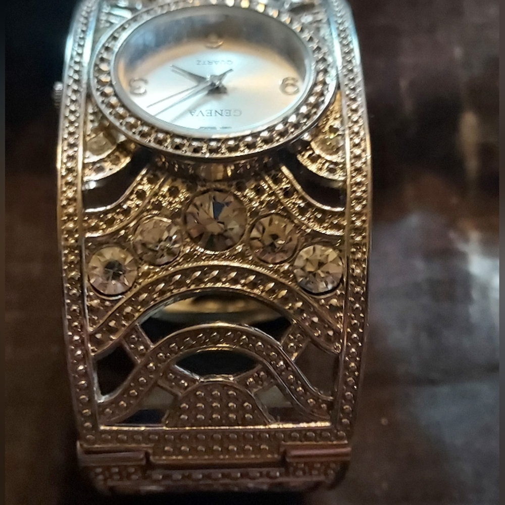 Geneva Quartz iced out cuff watch - Picture 7 of 7